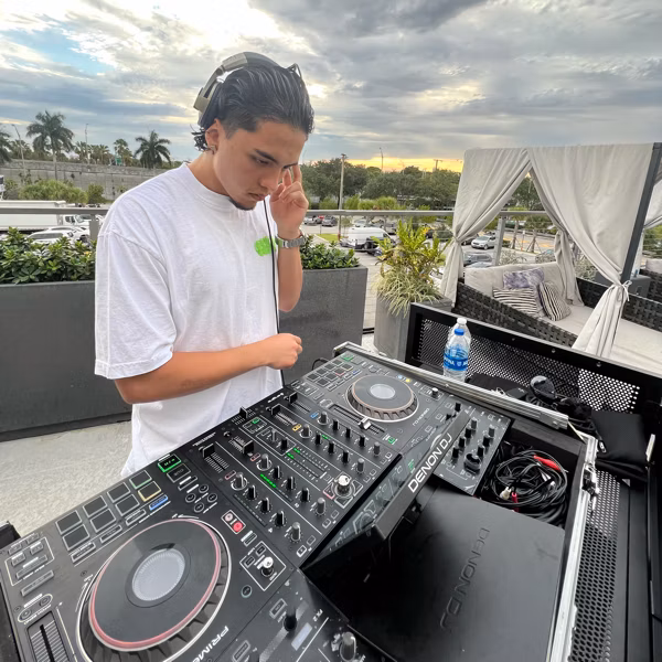 VAXTIAN DJ