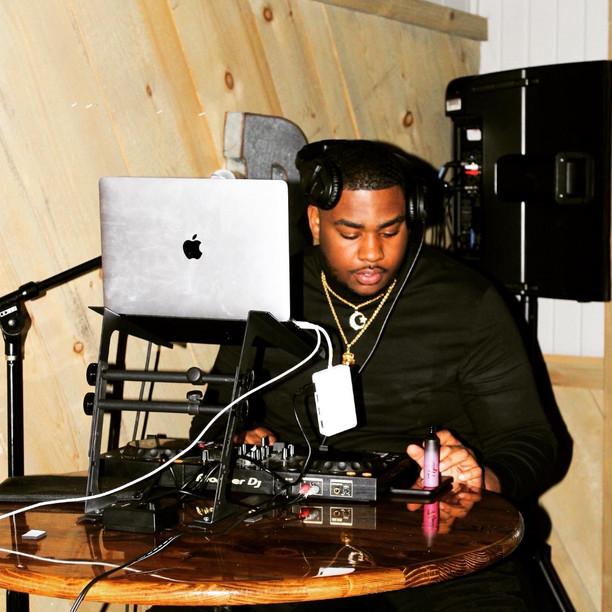 DJ MOESKIE MOE