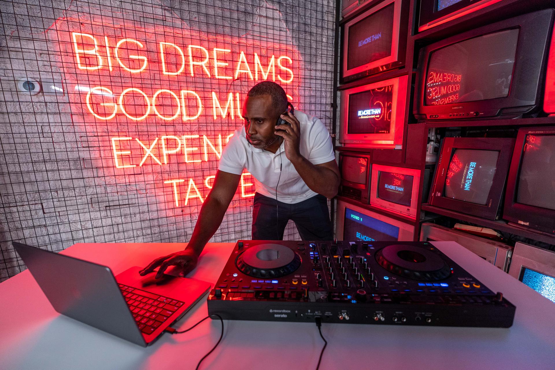 DJ Dean Michael