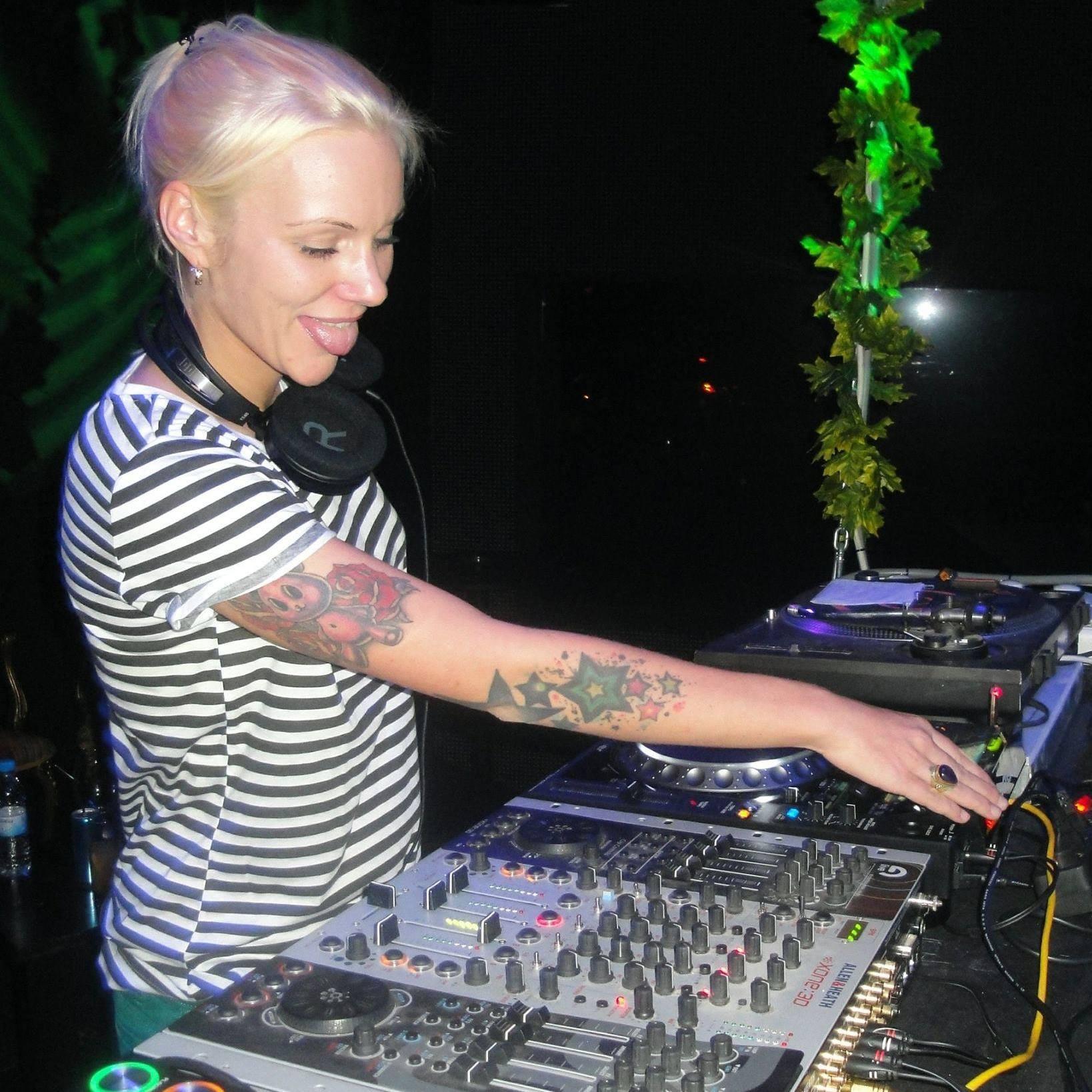 DJ TORA ZOHARA