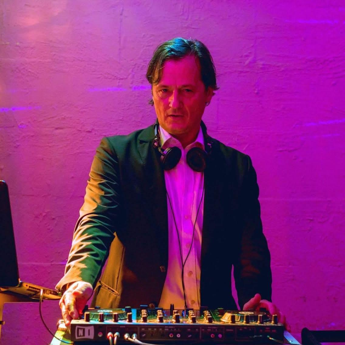 DJ JOA LiNFORD