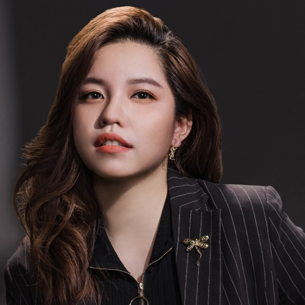 DJ Justine Qhinn