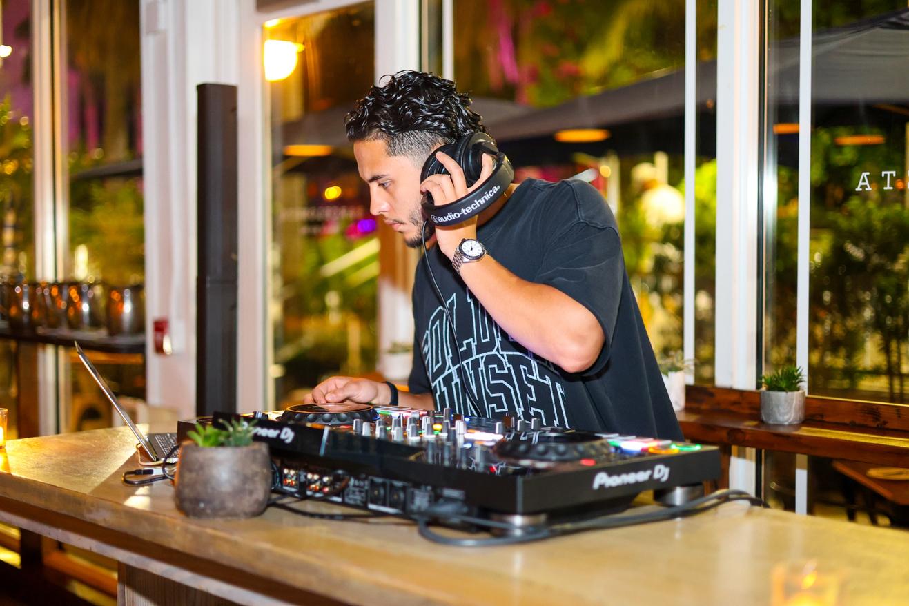 DJ VAXTIAN