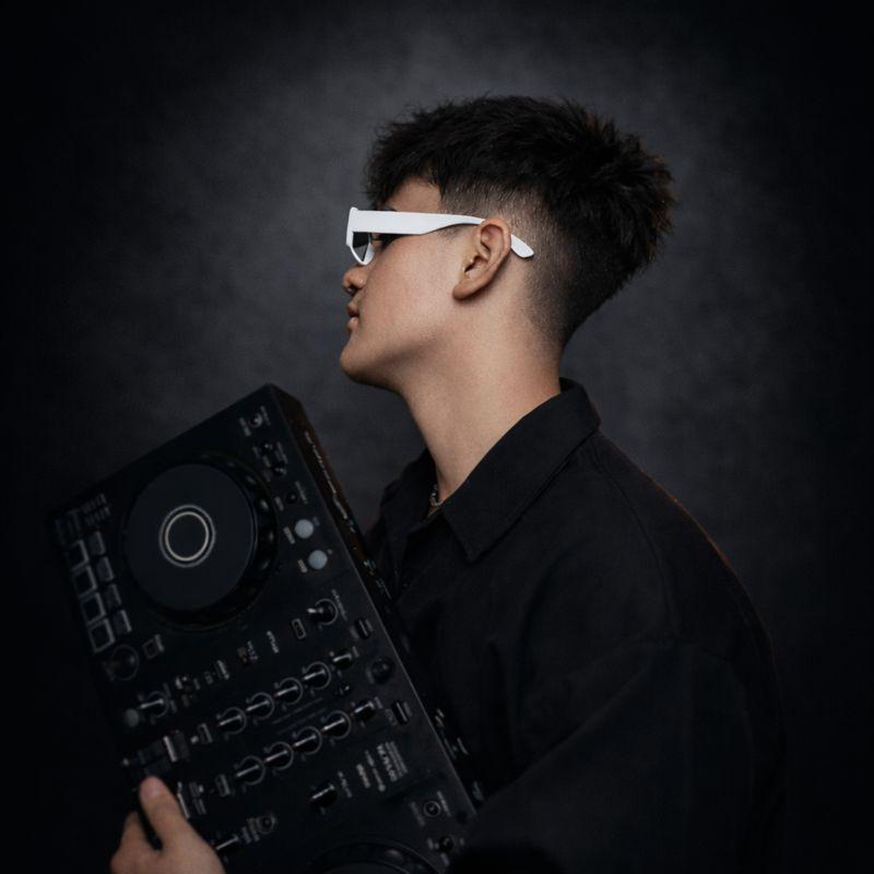 DJ GAVIX