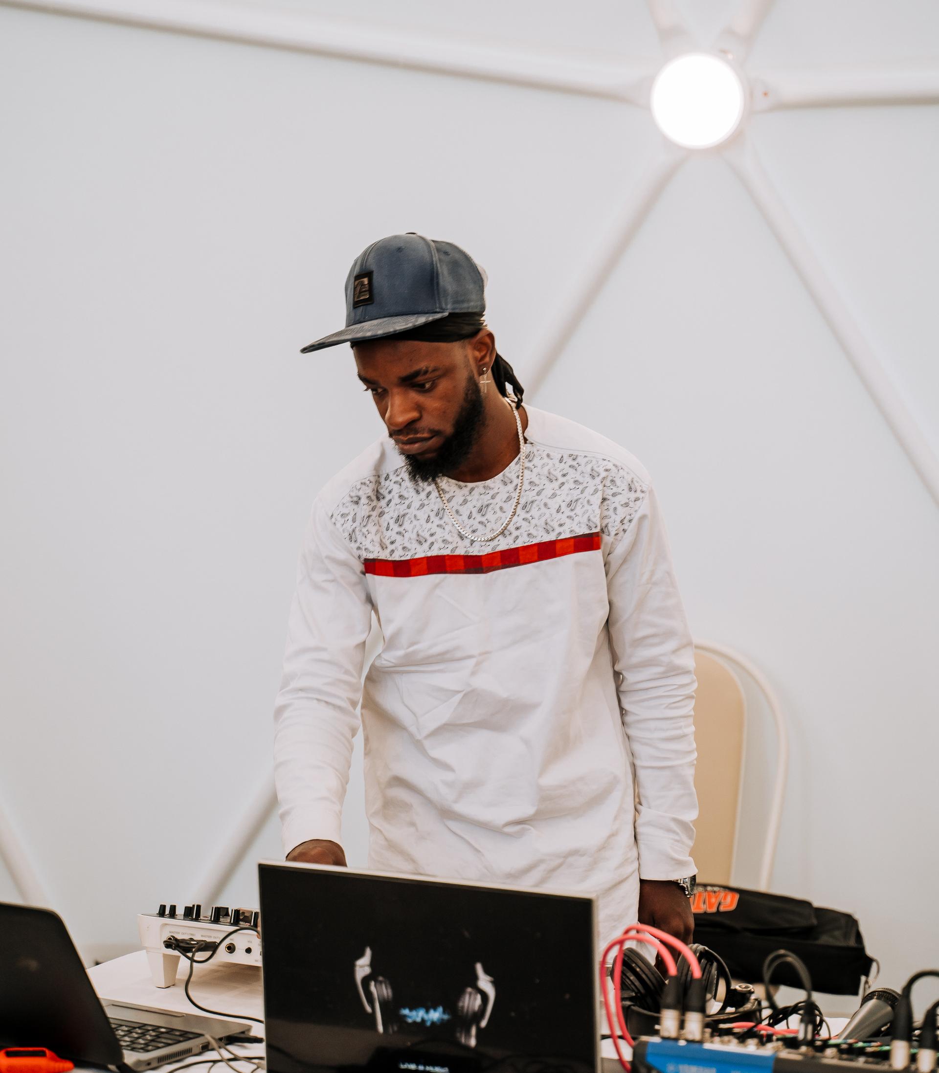 DJ TOMBLACK