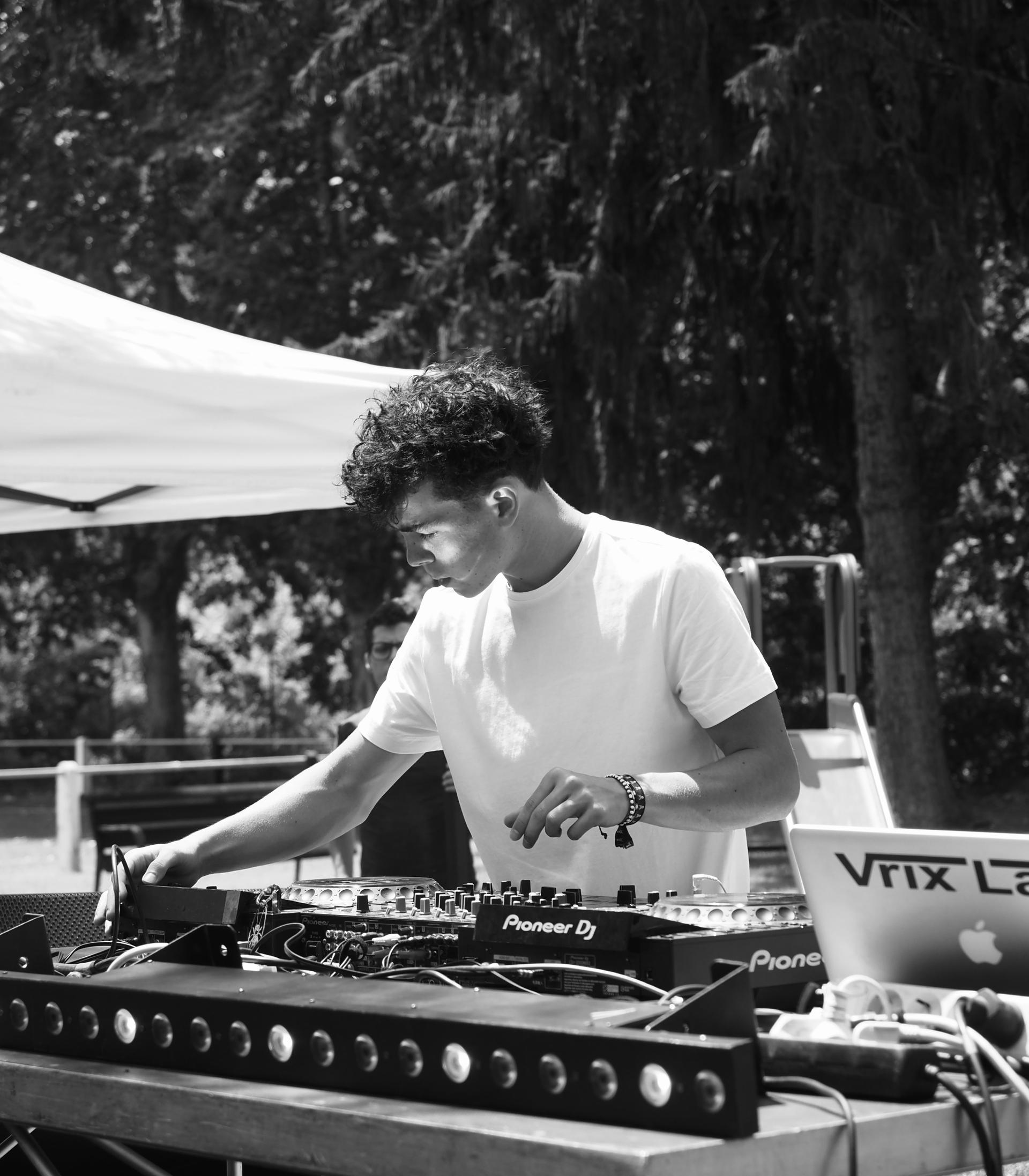 Vrix Lay