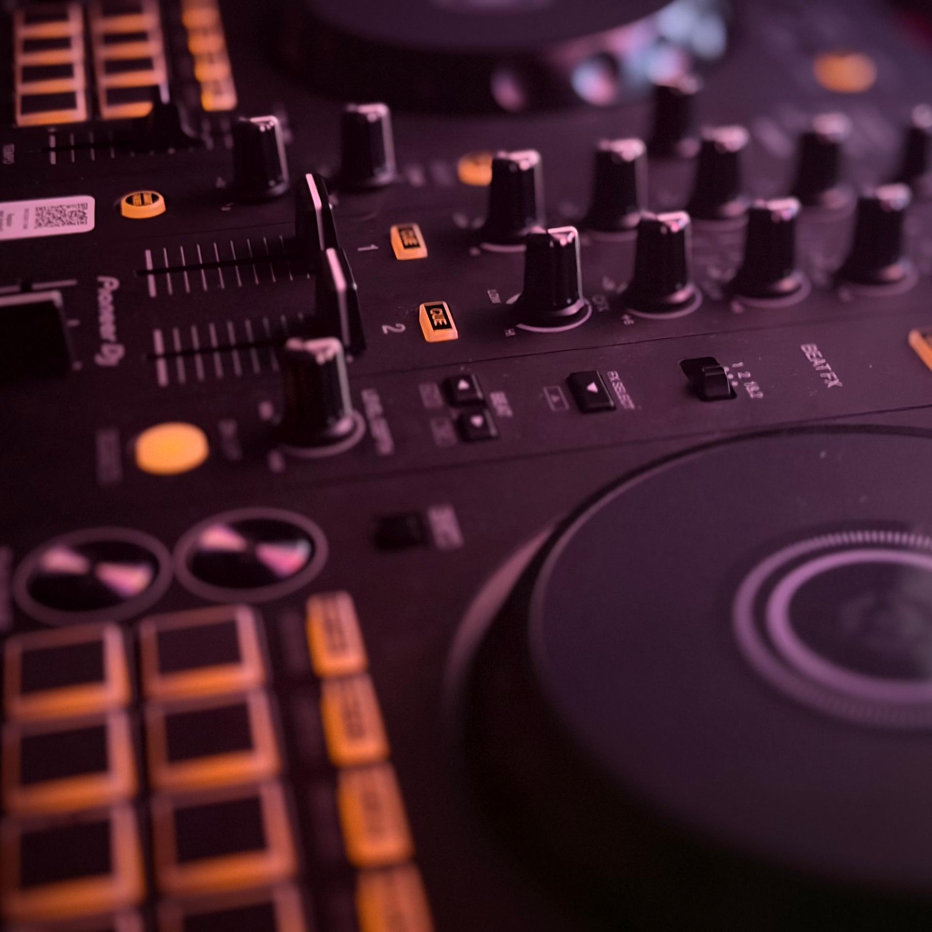DJ idan