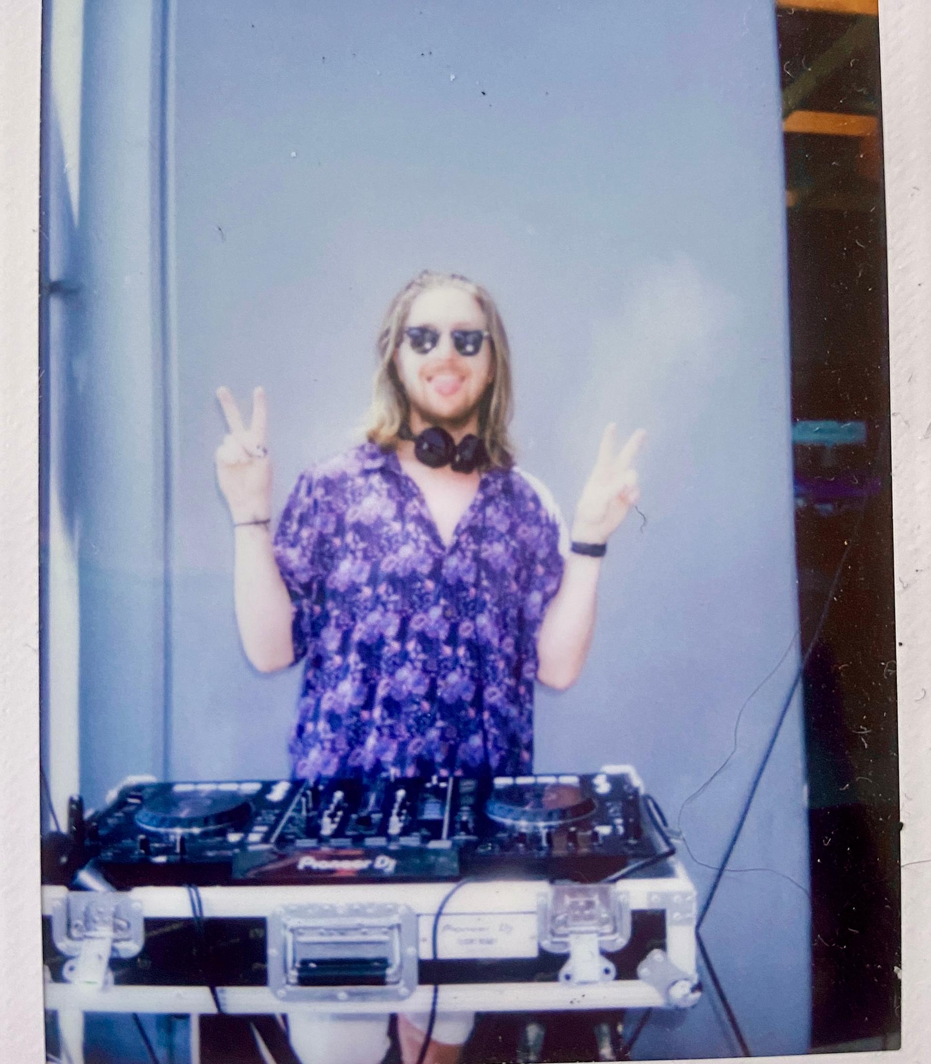 DJ BARRY HELL