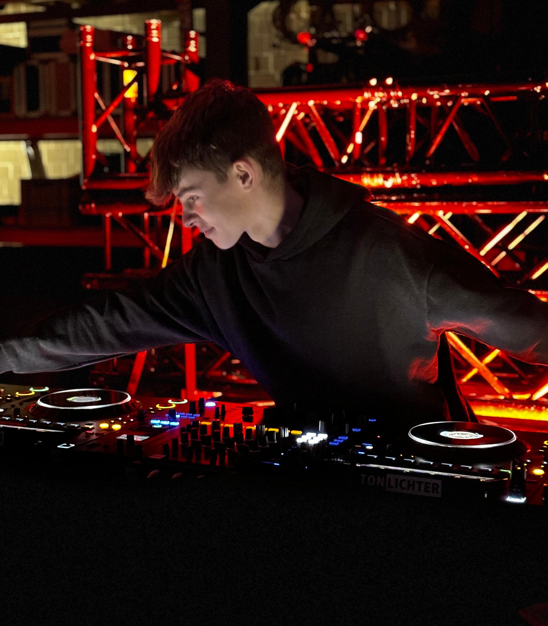 DJ Maaxx