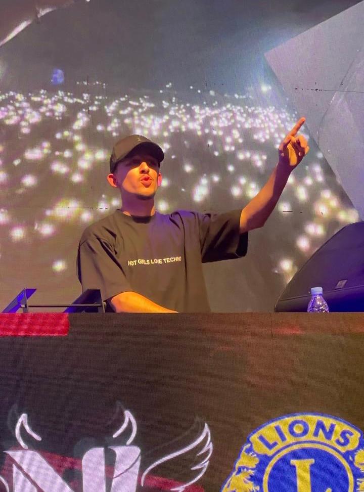 DJ AKRVM