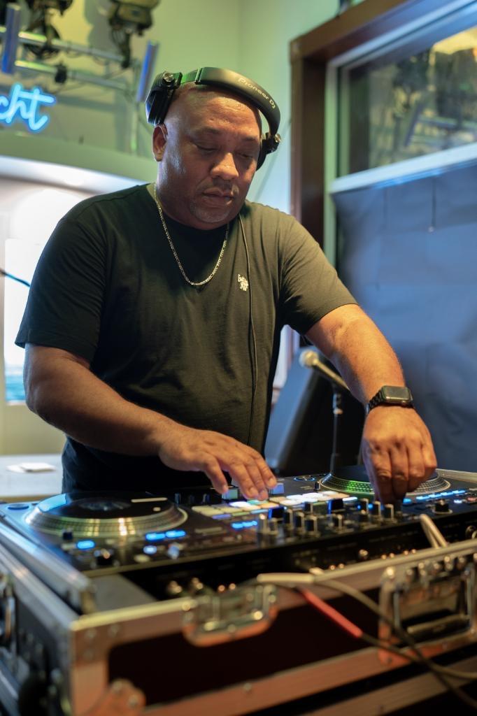 Dj DeeLite