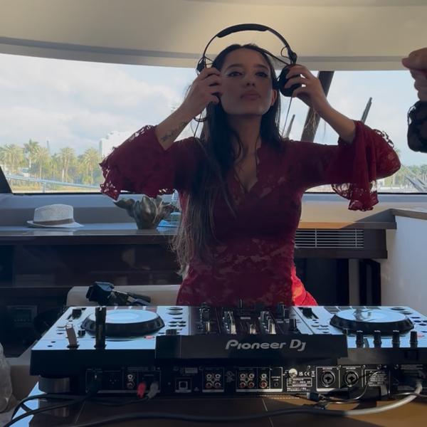 Dj Tiffany
