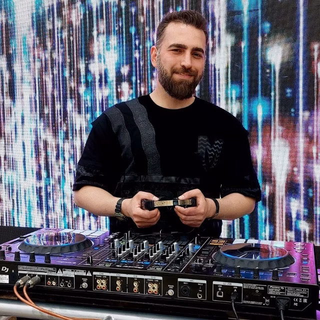DJ