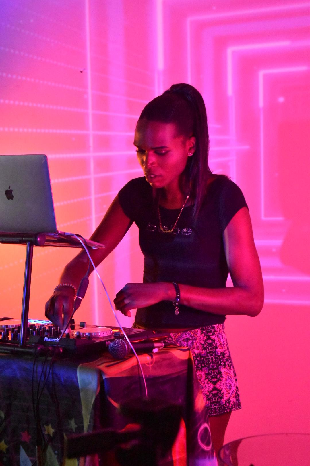 DJ Nia Nova