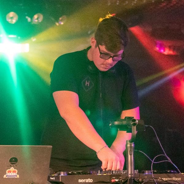 DJ HEXXIT