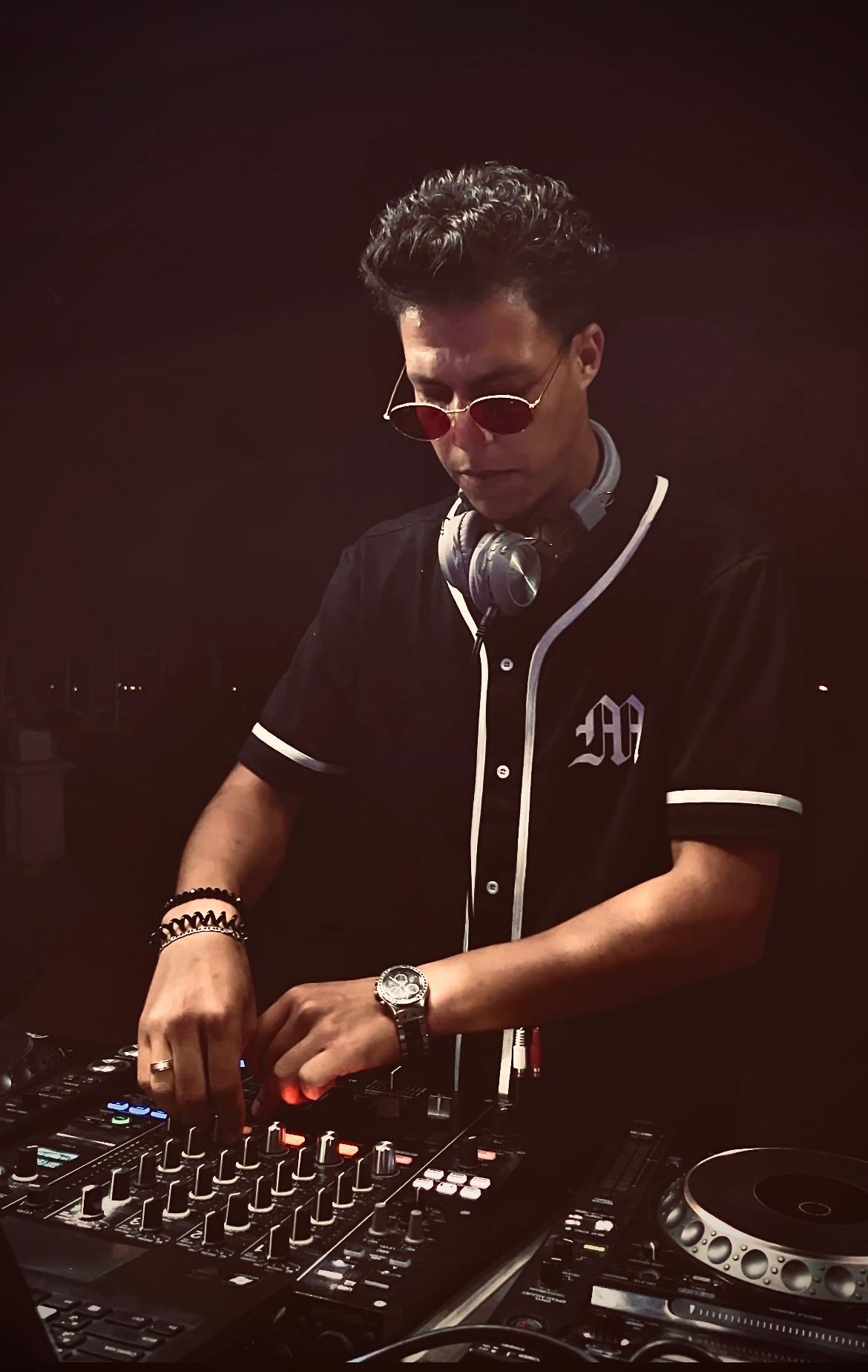 Dj