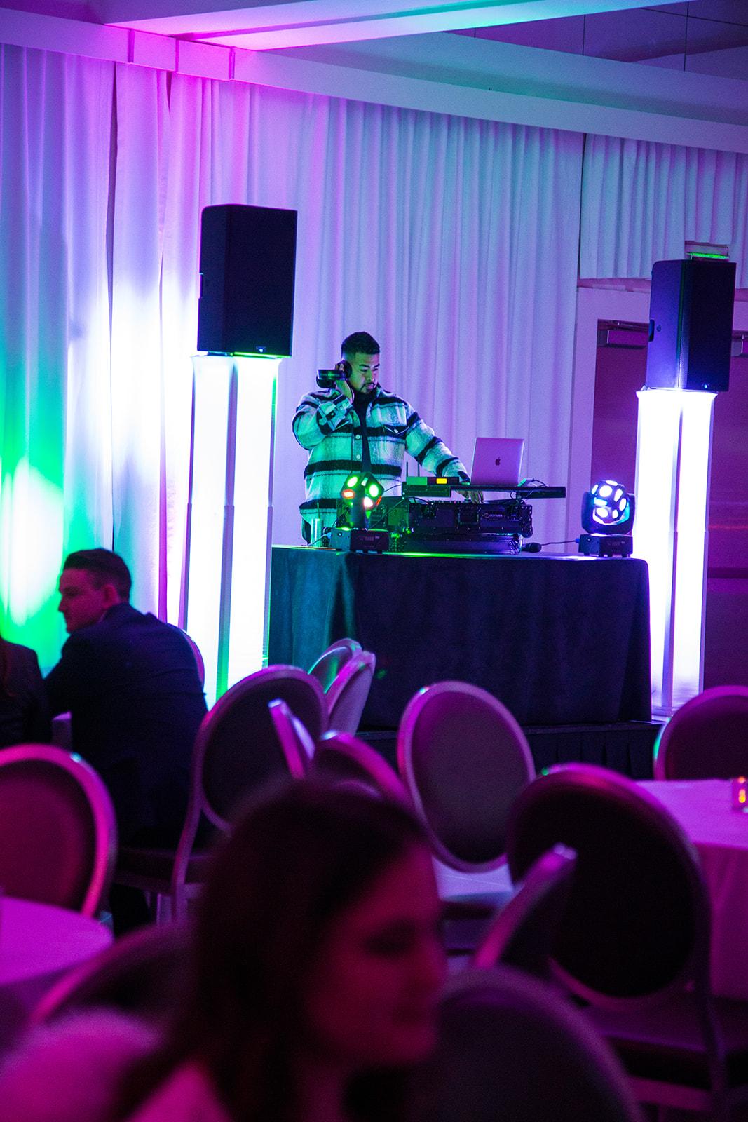 Dova Records DJ