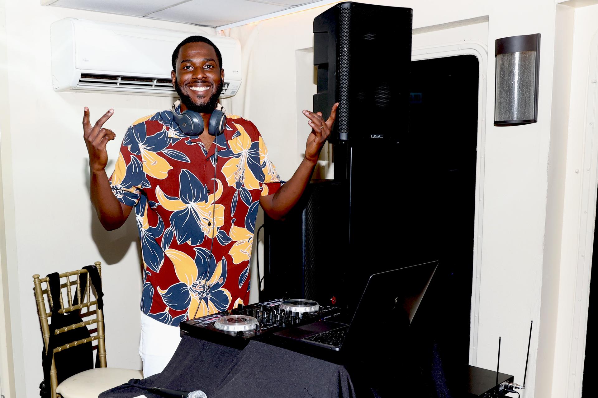 DJ Blessavibe  