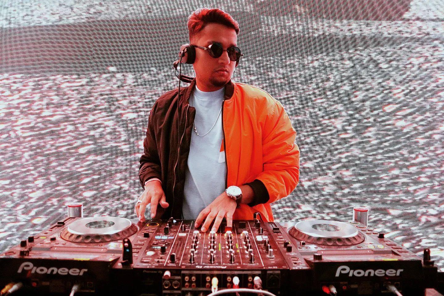 DJ UV