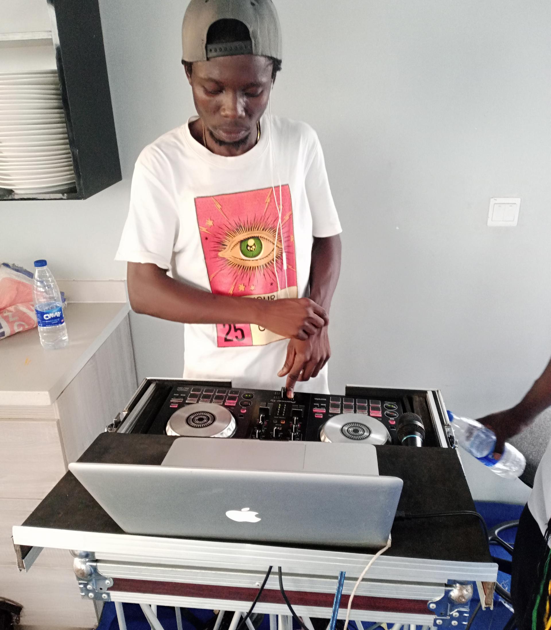 Dj Emozy