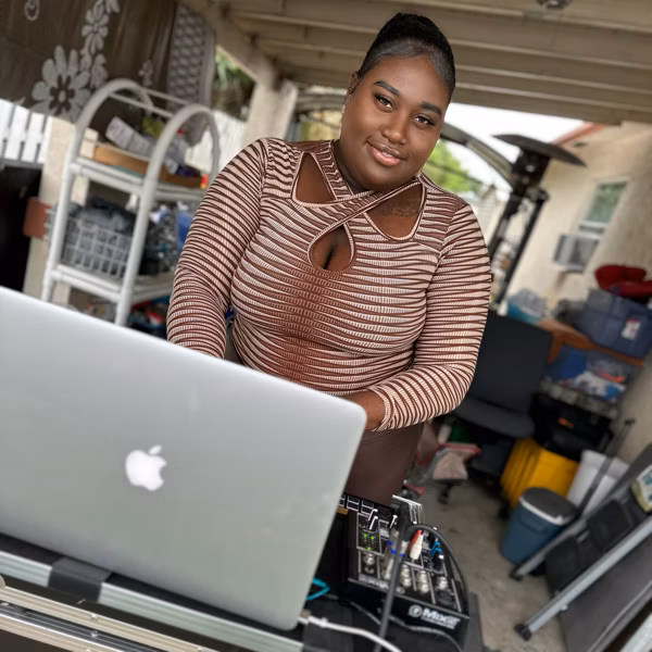 Dj Holly Sweets