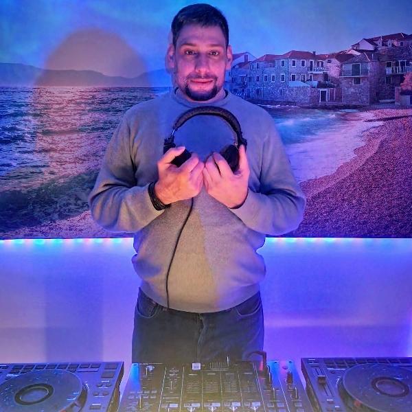 DJ Mindluxx