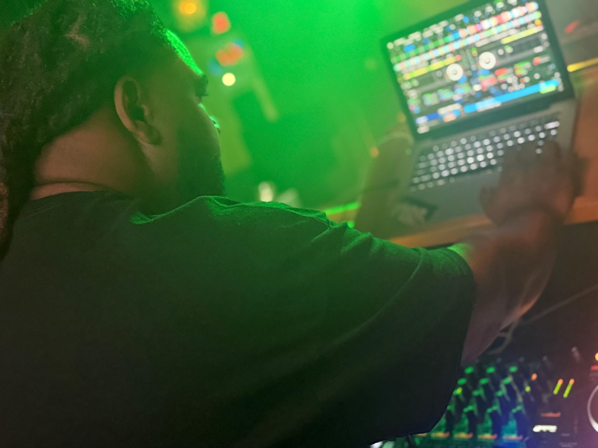 Dj MOB