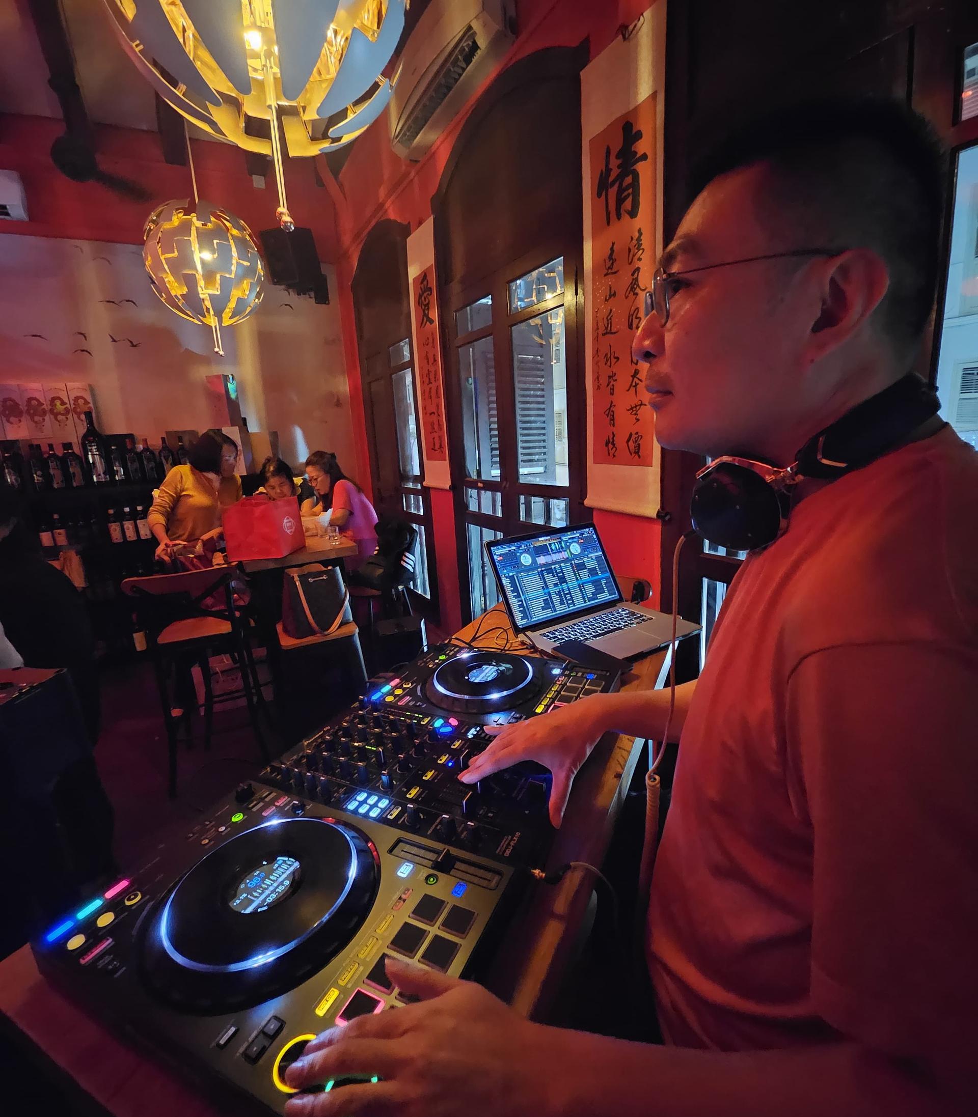 DJ AweSoMe