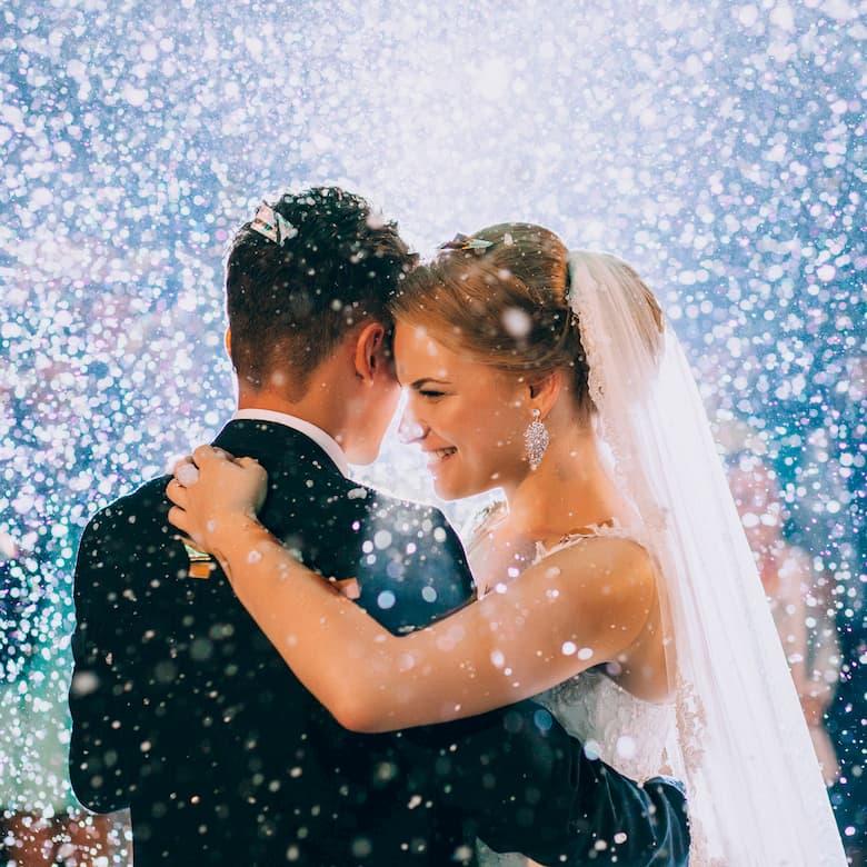 Eerste bruiloftsdans met glitter
