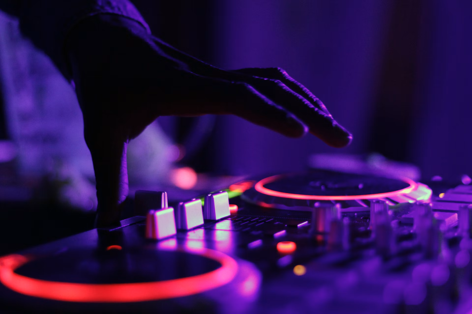 Female DJ playing vinyls